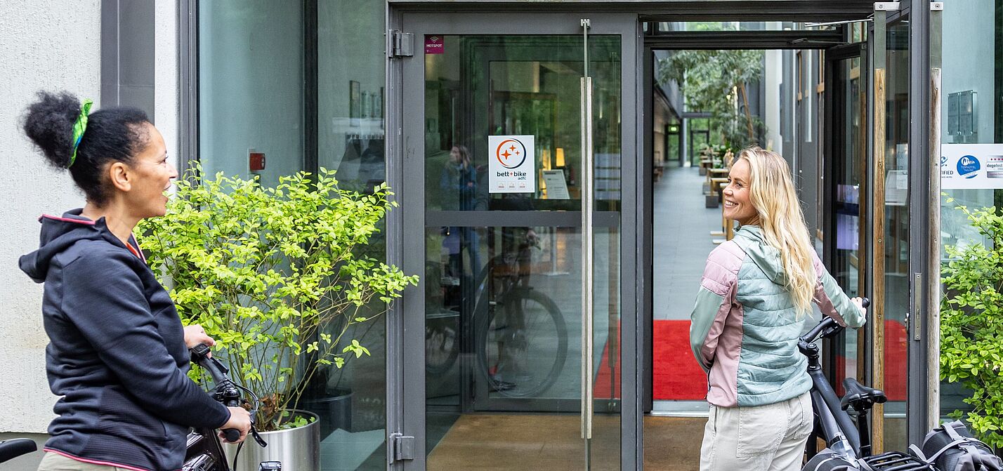 Bett+Bike - Radfahrende vor Gastbetrieb